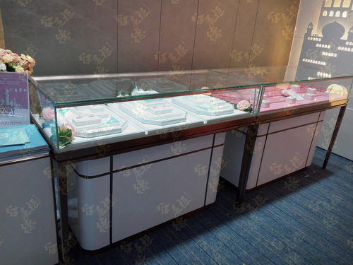 六福珠寶展柜定制 打造奢華品牌形象與提升銷售的藝術(shù)